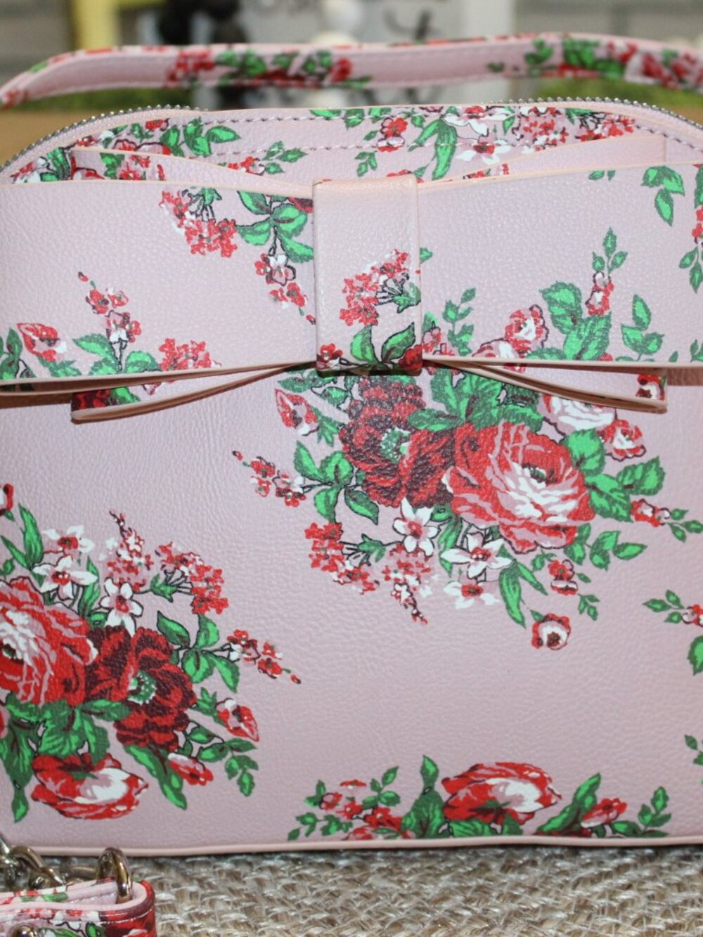 NWT Betsey Johnson Shabby Chic Bow front crossbody Purse DARLING!! - Picture 3 of 12